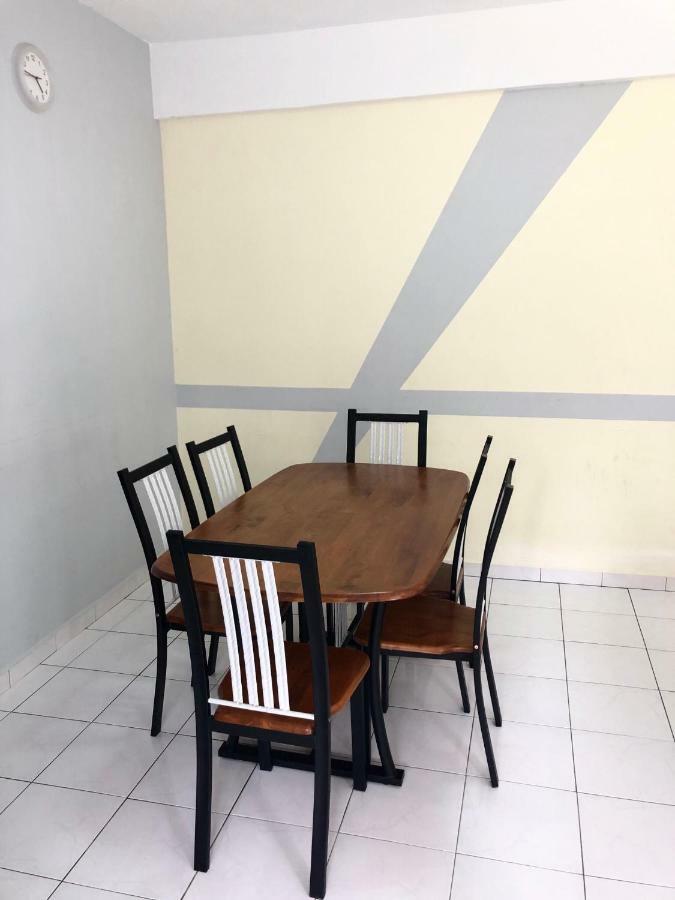 Pd Perdana Homestay Pool Side Port Dickson Kültér fotó